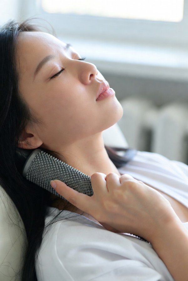 Découvrez comment un rouleau de massage booste votre détente et flexibilité